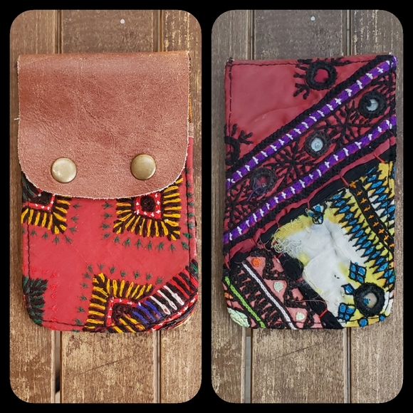 Free People Handbags - 🔮🎱 Free People Boho Embroidered Repurposed vtg banjara hippie Wallet card case